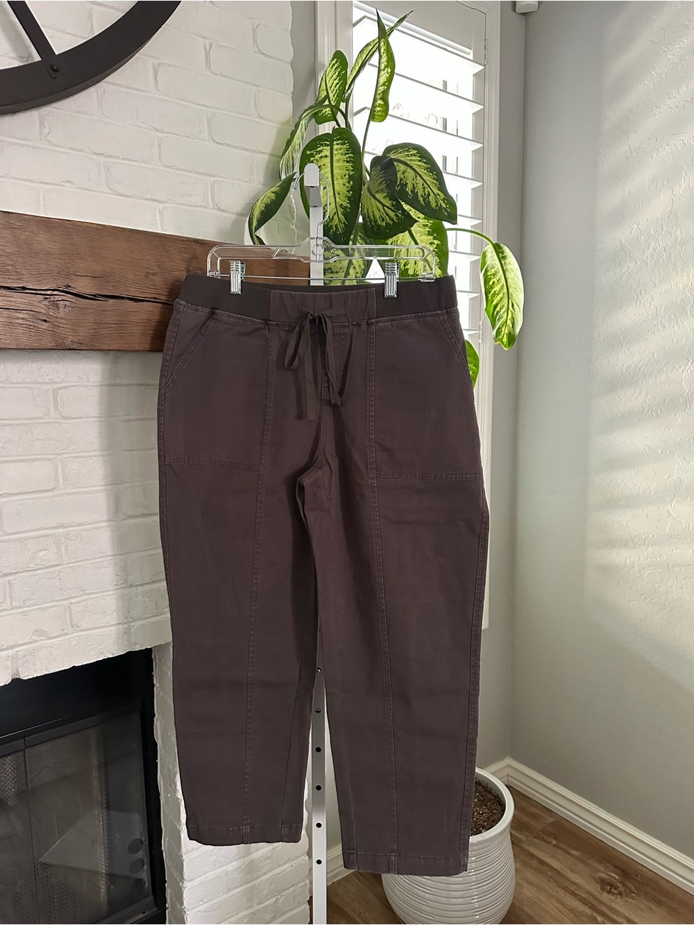 Casual Drawstring Ankle Pants in Olive - Picture 7 of 9